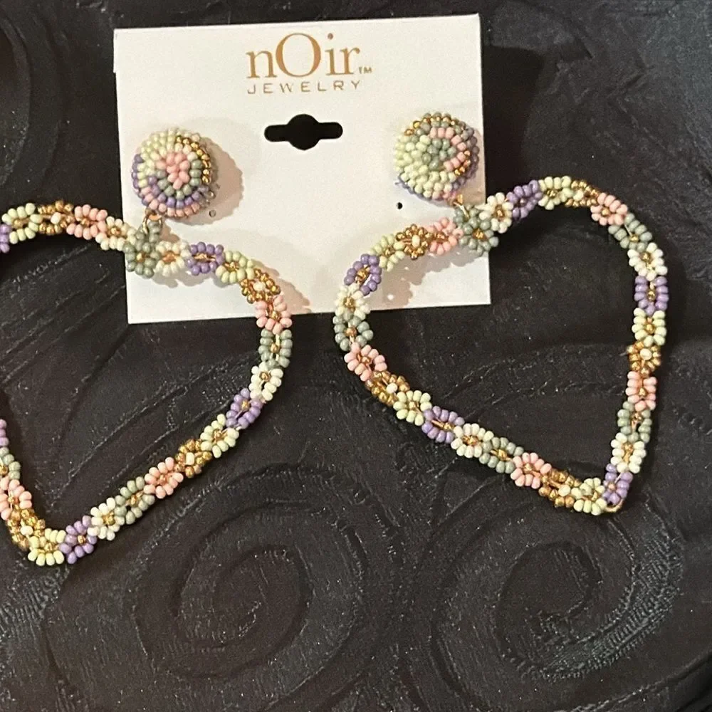 Noir floral heart shaped earrings
